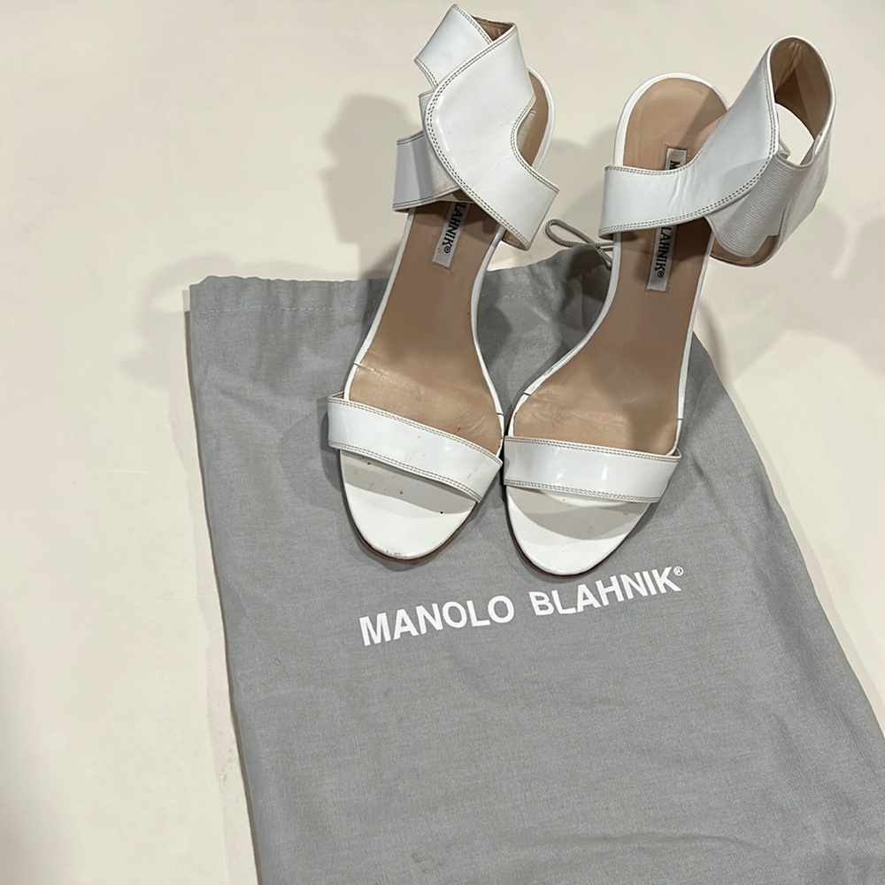 Good condition manolo blahnik white patent leather heels